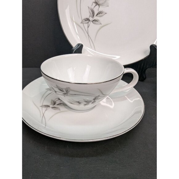 Harmony House Fine China 3504 Harmony Rose 1 Salad Plate and 2 Cups w/Saucers - Picture 4 of 10